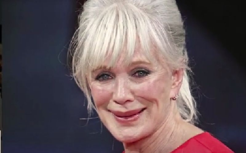 Lauren Tewes: La historia no contada de la actriz de Love Boat detrás de la directora de cruceros Julie McCoy Lauren Tewes: La historia no contada de la actriz de Love Boat detrás de la directora de cruceros Julie McCoy