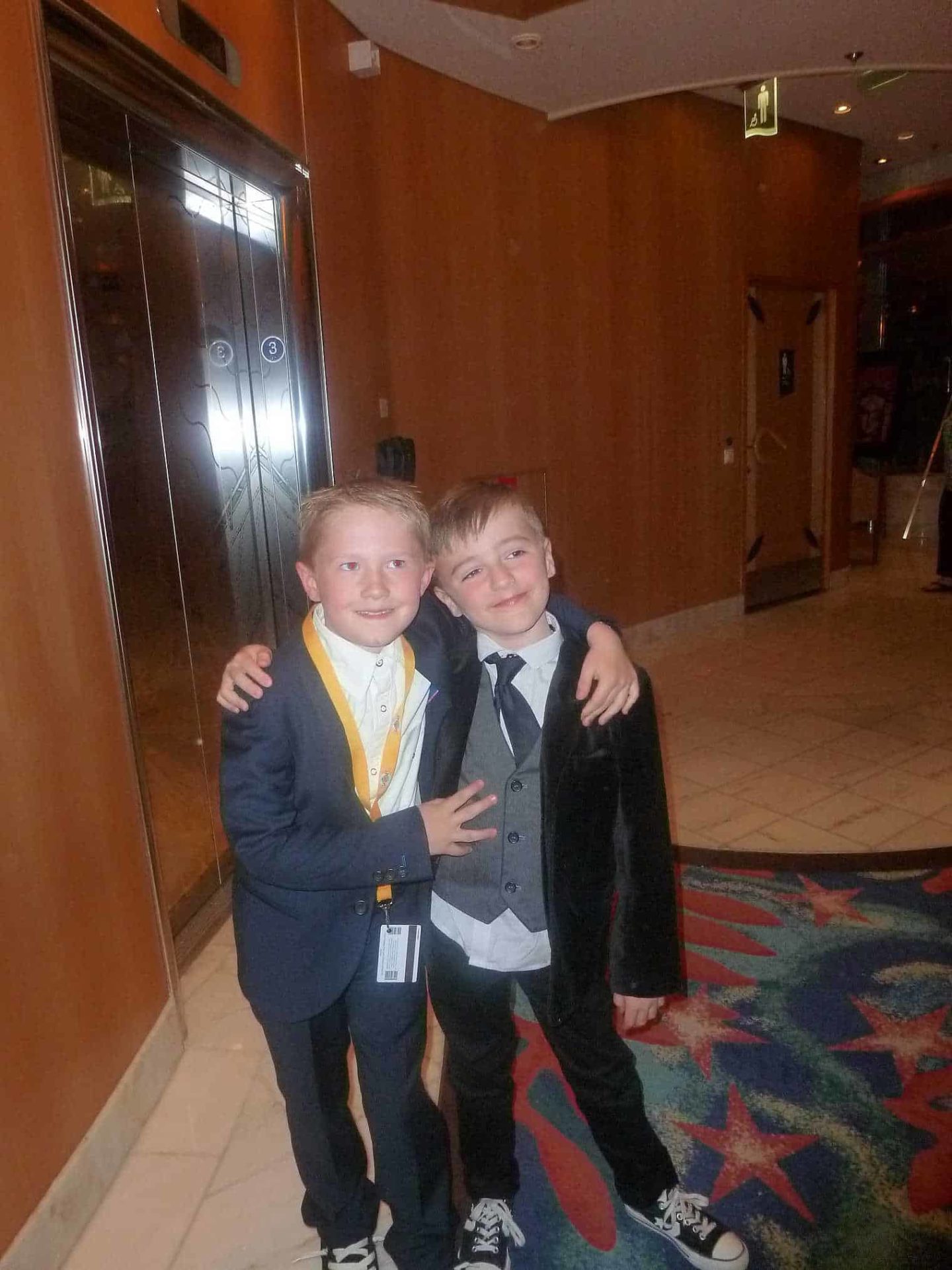 Guía de noches formales para familias de Royal Caribbean