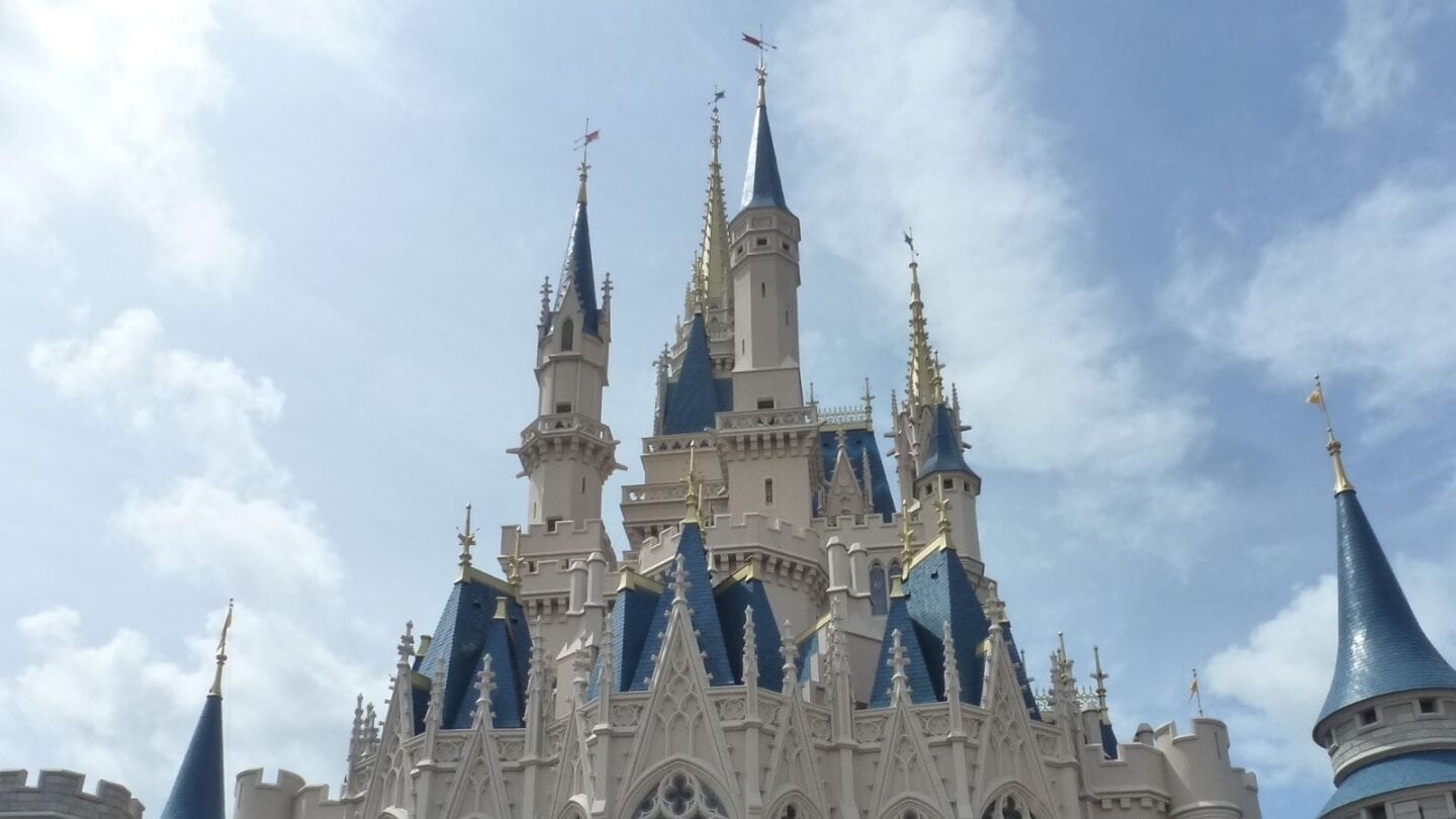 ¿Te apetece un crucero por Disney y echar un vistazo a los barcos más grandes de Disney?
