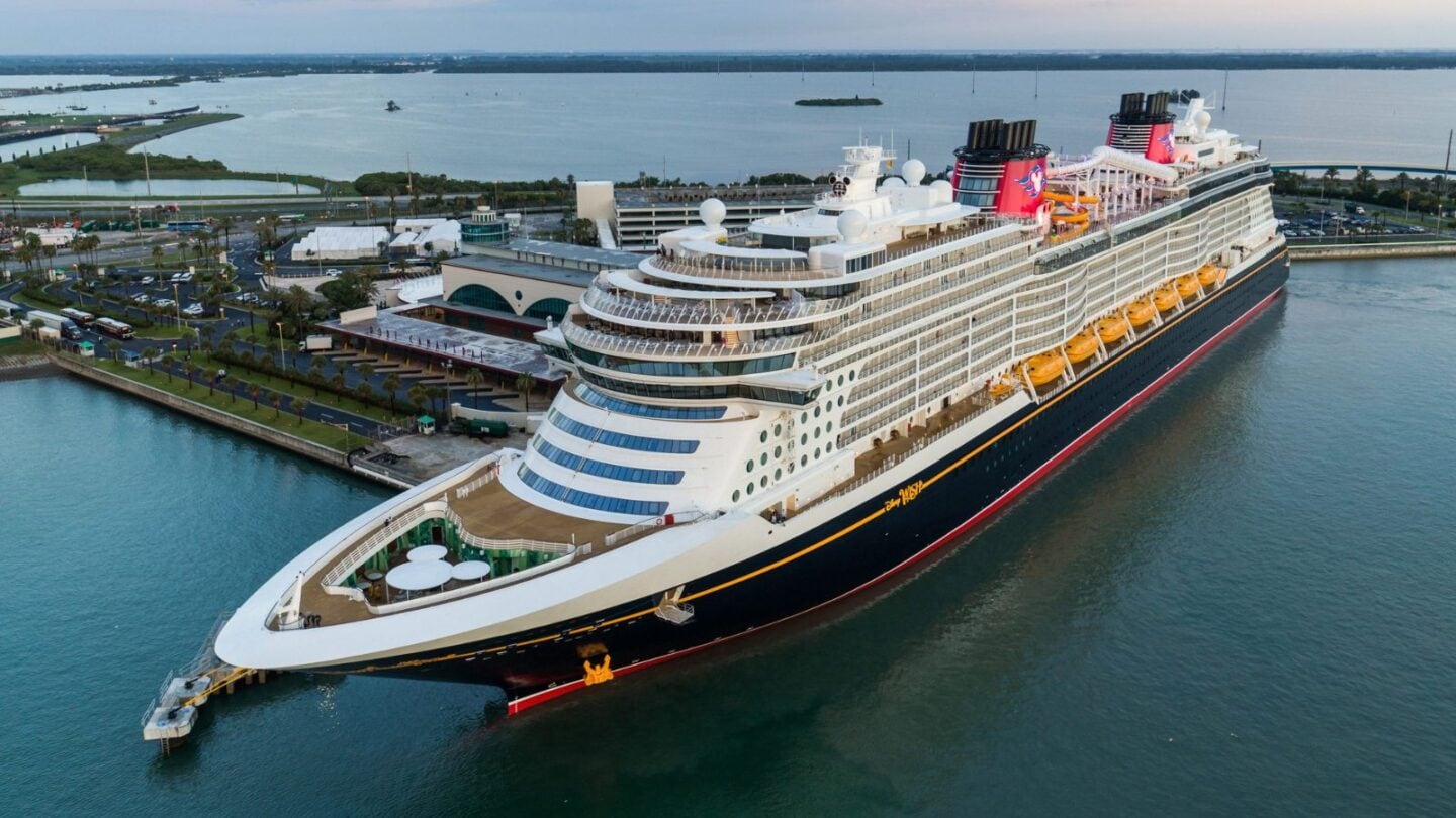 ¿Te apetece un crucero por Disney y echar un vistazo a los barcos más grandes de Disney?