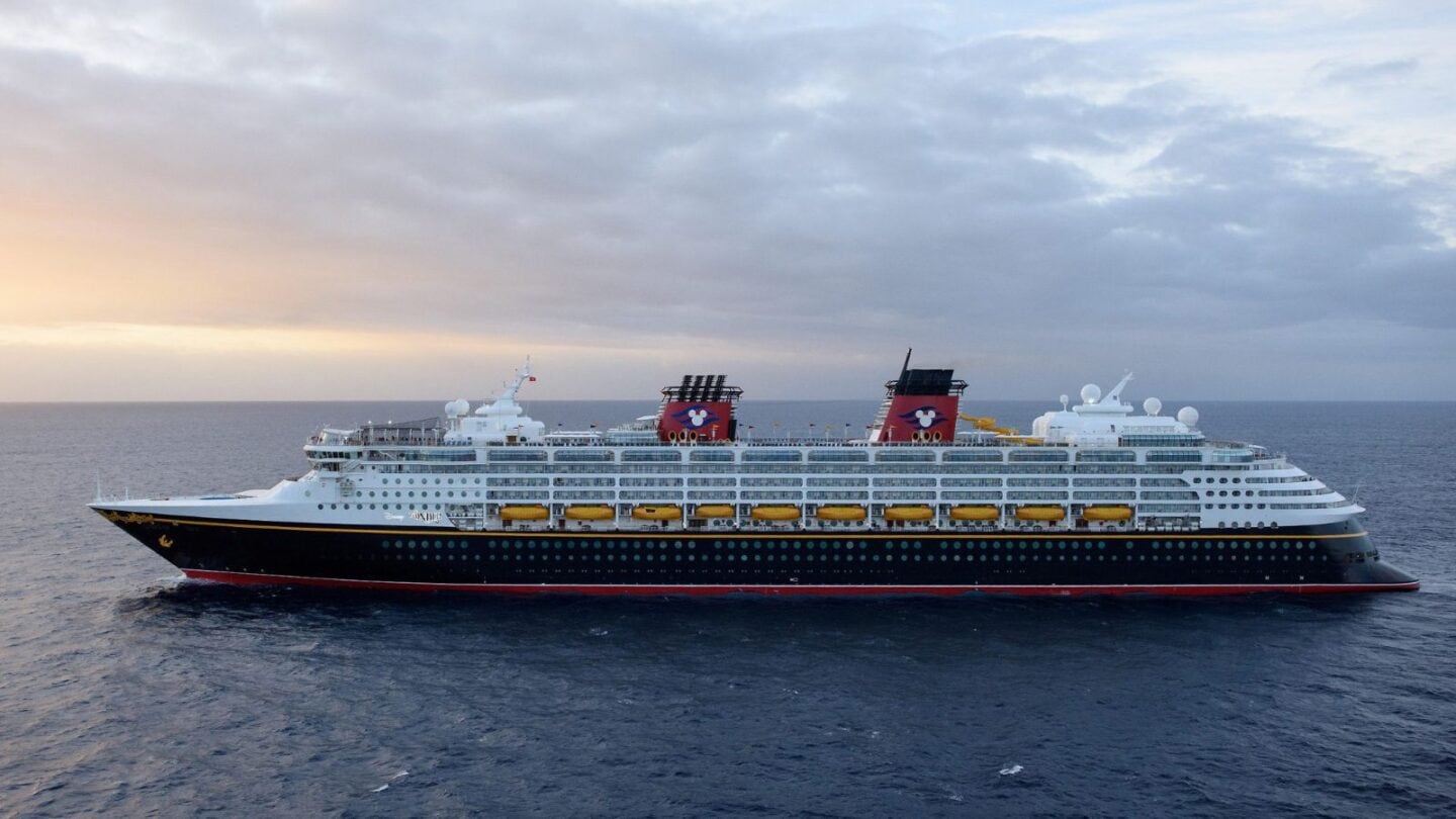 ¿Te apetece un crucero por Disney y echar un vistazo a los barcos más grandes de Disney?