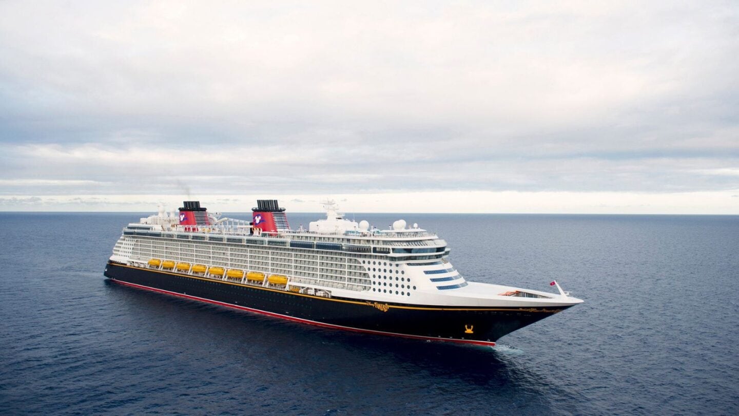 ¿Te apetece un crucero por Disney y echar un vistazo a los barcos más grandes de Disney?