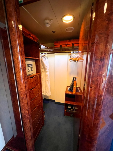 Tour en cabina en MSC Fantasia Yacht Club Tour en cabina en MSC Fantasia Yacht Club