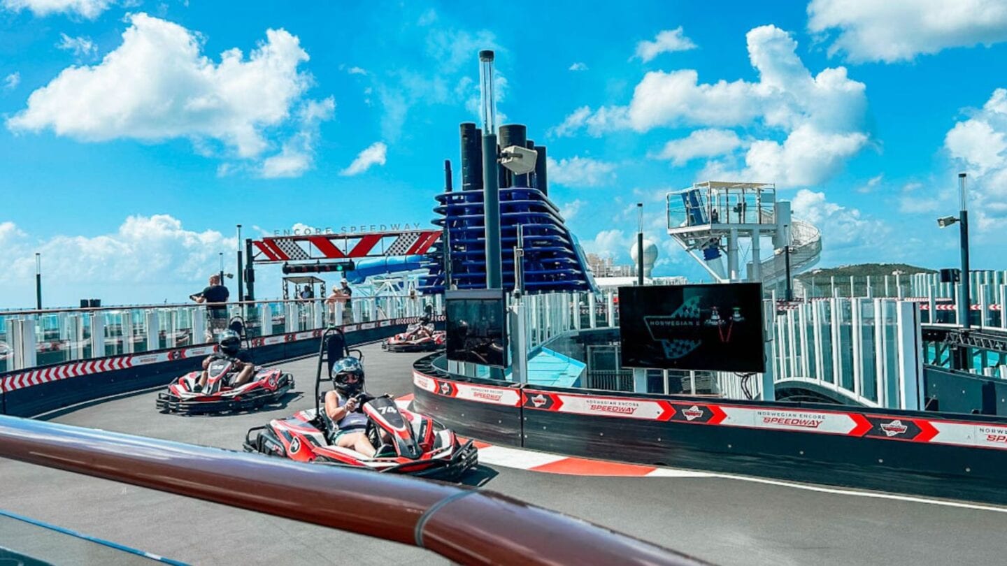 En el Norwegian Encore, una ciudad flotante