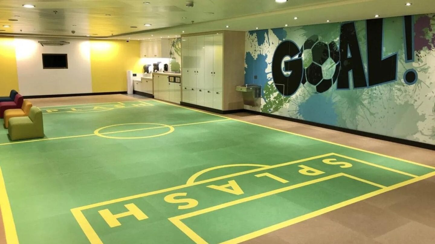 En el Norwegian Encore, una ciudad flotante