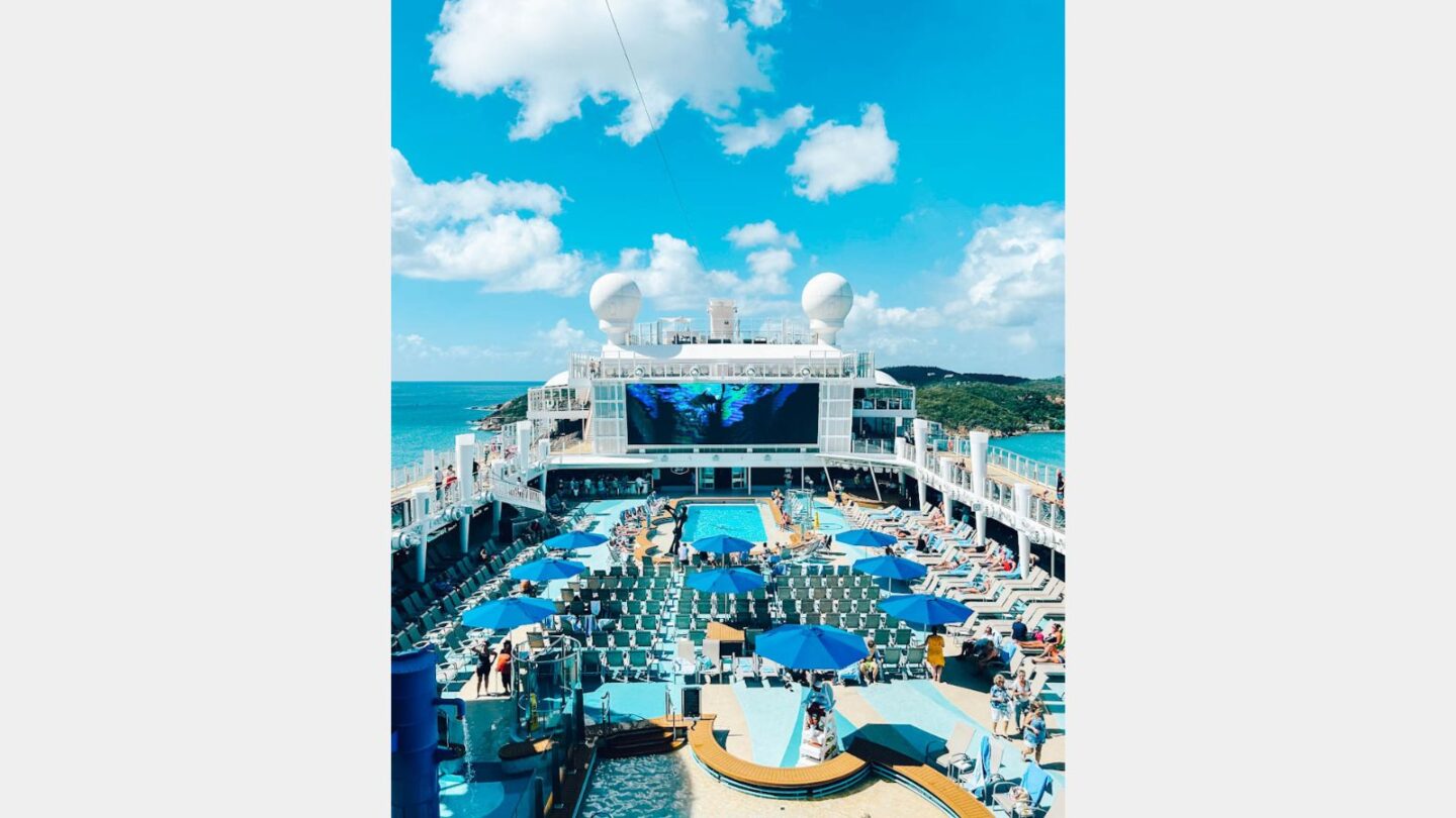 En el Norwegian Encore, una ciudad flotante