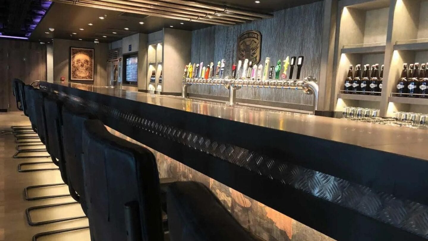 En el Norwegian Encore, una ciudad flotante