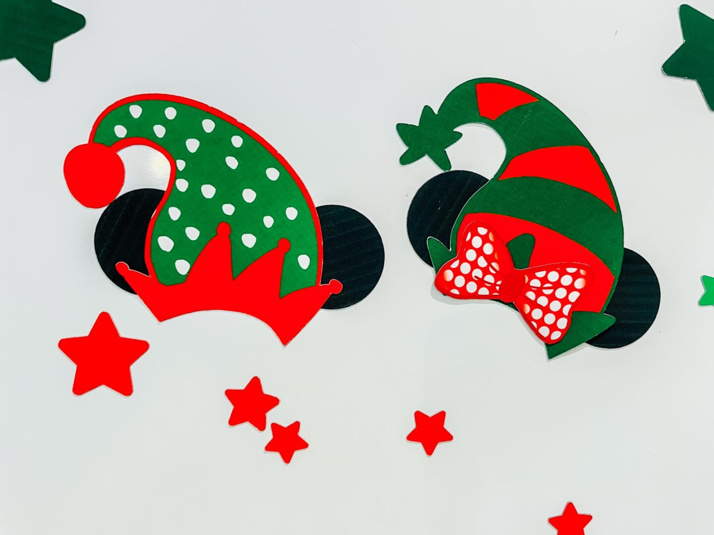 Decoraciones imprimibles para puertas de cruceros navideños con sombrero de elfo