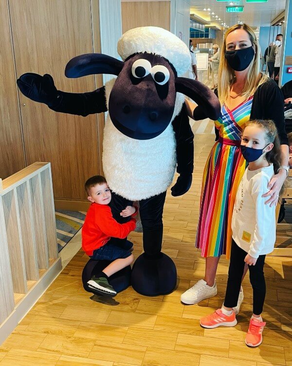 Instalaciones familiares de P&O Iona: clubes infantiles, restaurantes y excursiones Instalaciones familiares de P&O Iona: clubes infantiles, restaurantes y excursiones