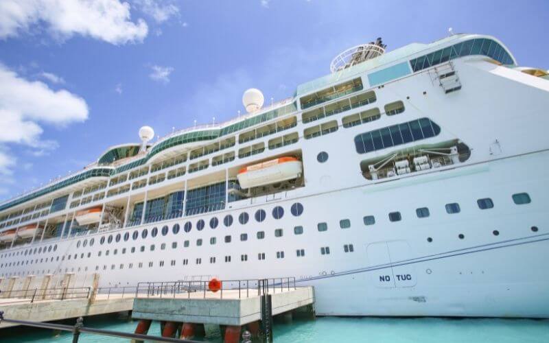 Armas en cruceros (invitados, tripulación y reglas de seguridad) Armas en cruceros (invitados, tripulación y reglas de seguridad)