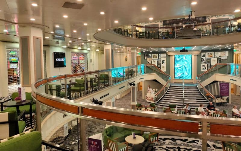 ¿Quién es el propietario de Ambassador Cruise Line?