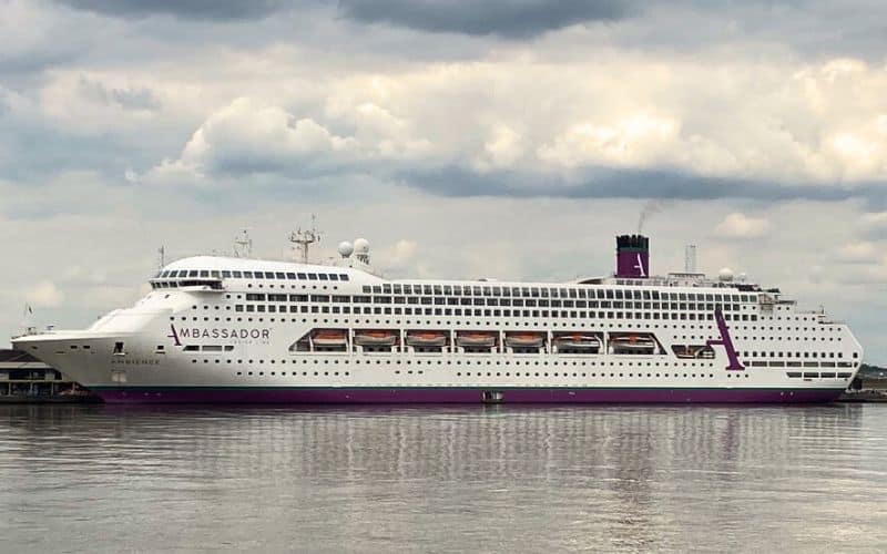 ¿Quién es el propietario de Ambassador Cruise Line?