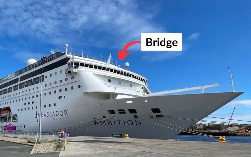 ¿Dónde está el puente de un crucero y cómo es?