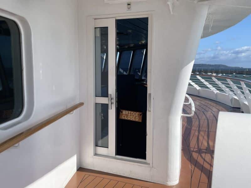 ¿Dónde está el puente de un crucero y cómo es?