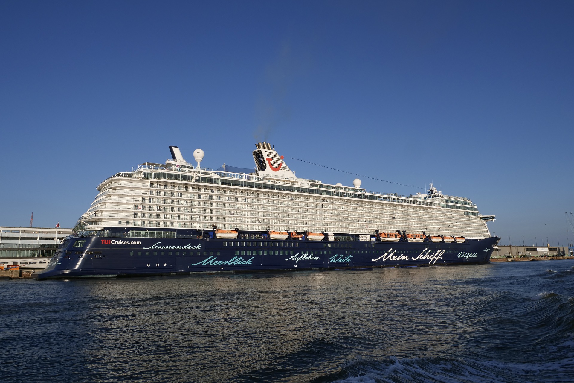 ¿Por qué los cruceros tienen que hacer escala en puertos extranjeros? ¿Por qué los cruceros tienen que hacer escala en puertos extranjeros?