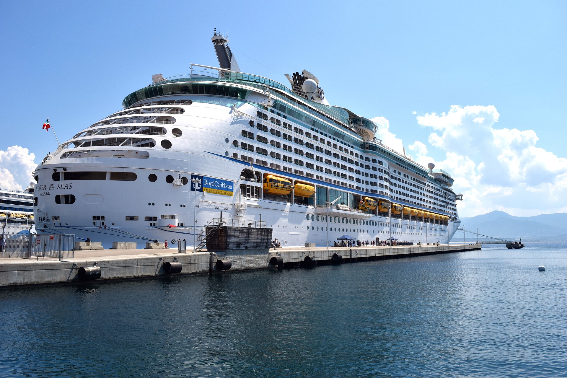 ¿Por qué los cruceros tienen que hacer escala en puertos extranjeros? ¿Por qué los cruceros tienen que hacer escala en puertos extranjeros?