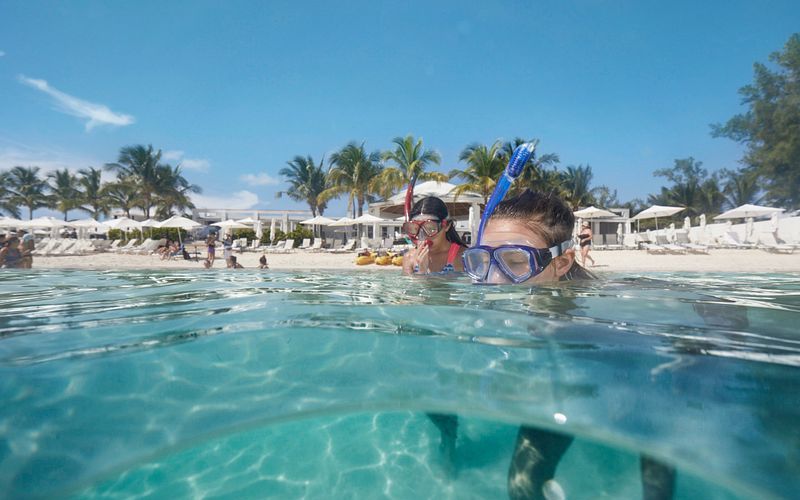 Princess Cays vs. Half Moon Cay: 8 diferencias clave Princess Cays vs. Half Moon Cay: 8 diferencias clave