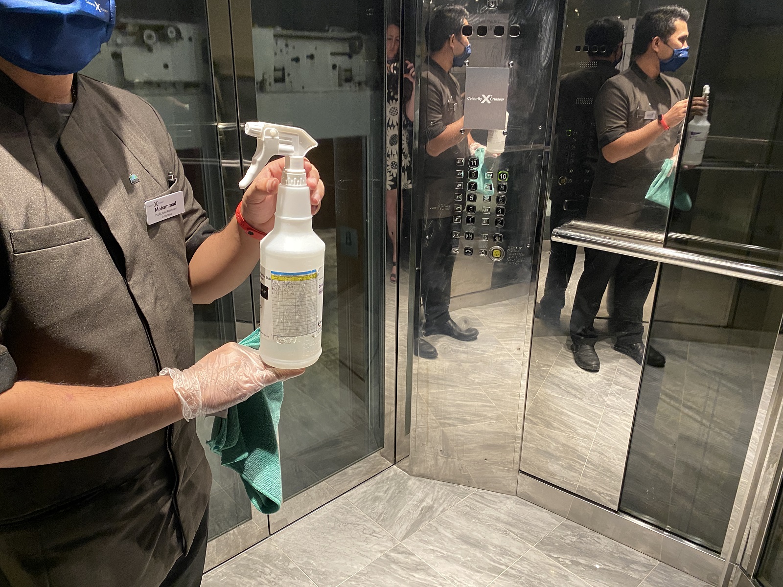 En vivo desde Celebrity Millennium: Squeaky Clean