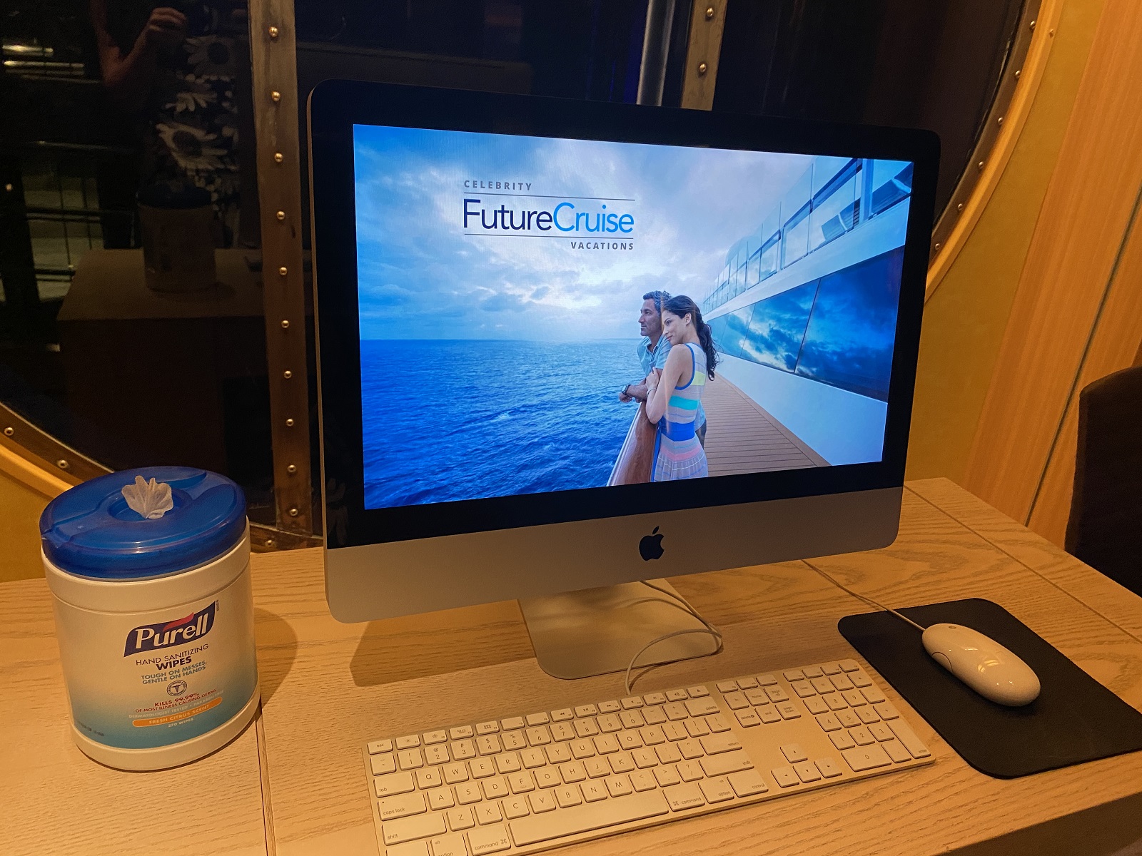 En vivo desde Celebrity Millennium: Squeaky Clean