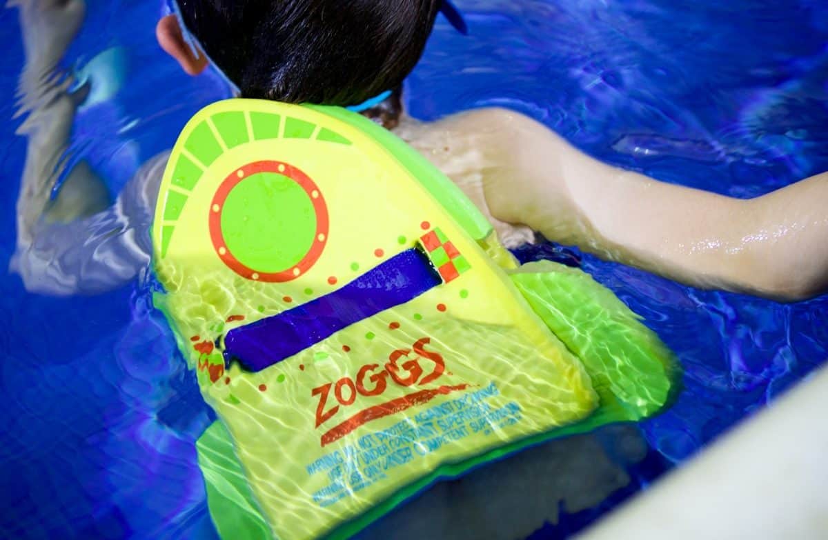 Asegúrese de que su hijo esté seguro en la piscina durante un crucero