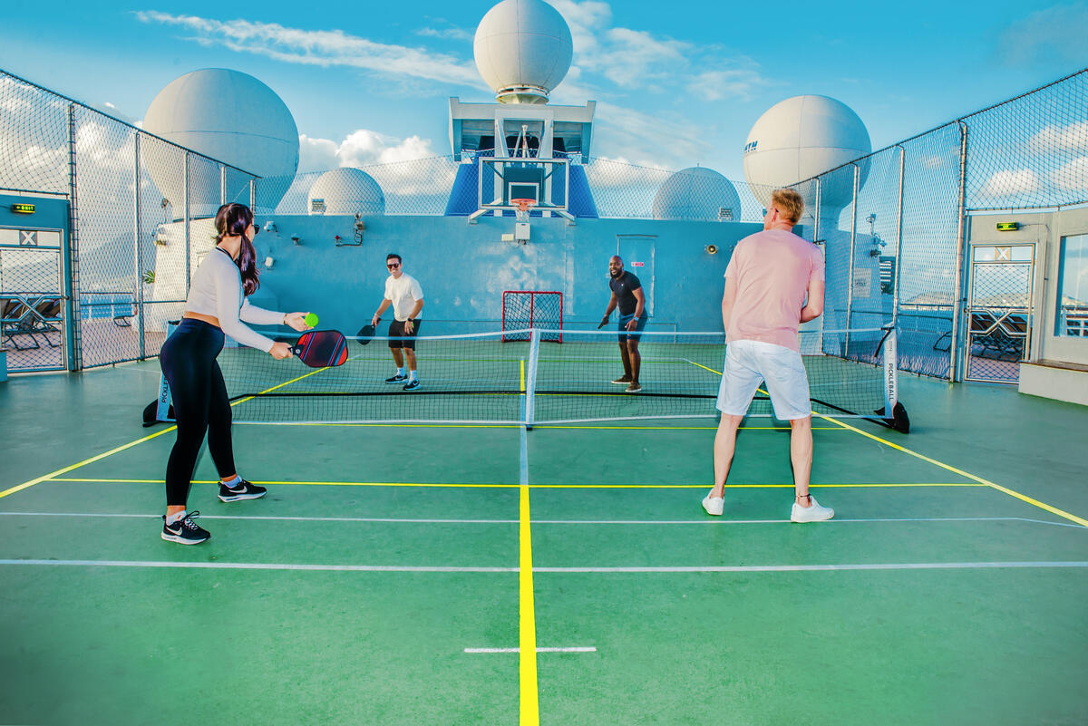 Celebrity Cruises ofrece pickleball a bordo de nueve barcos