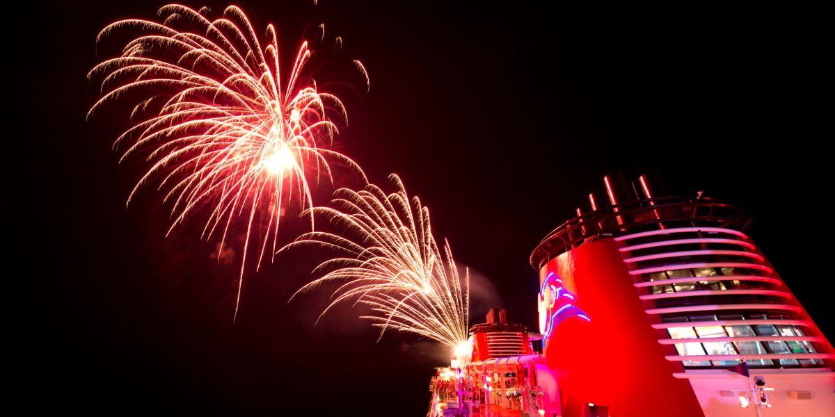 Disney Cruise Line publica espectaculares detalles sobre su espectáculo de fuegos artificiales del 25 aniversario