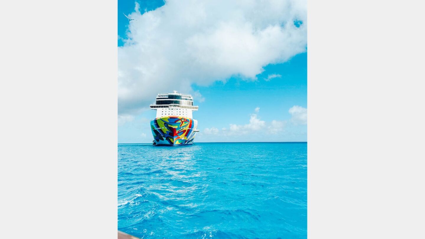En el Norwegian Encore, una ciudad flotante