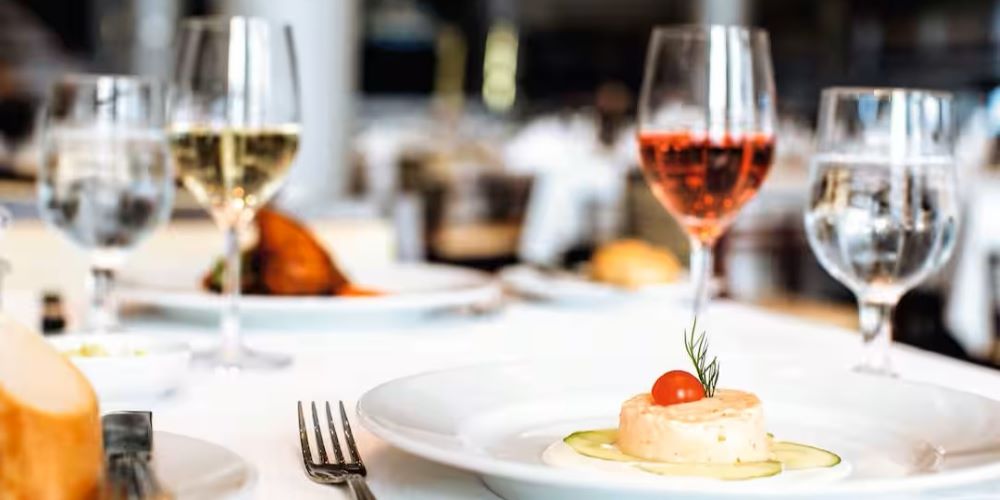 Explicaciones de la oferta gastronómica de Marella Cruceros