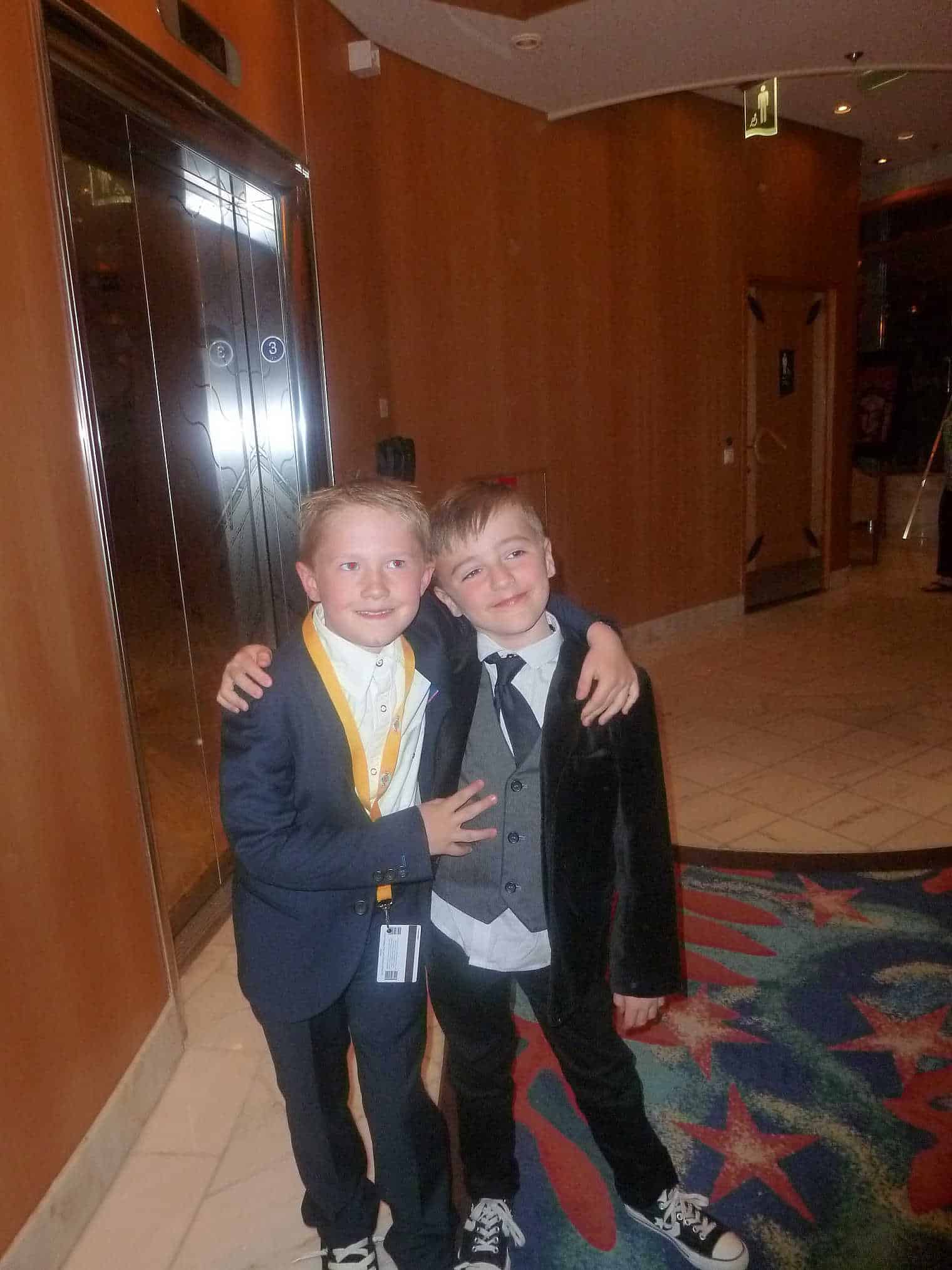 Guía de noches formales para familias de Royal Caribbean