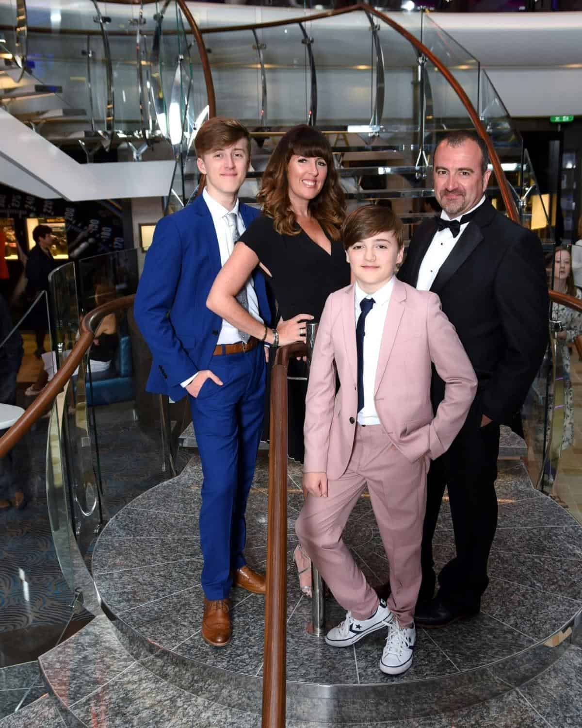 Guía de noches formales para familias de Royal Caribbean