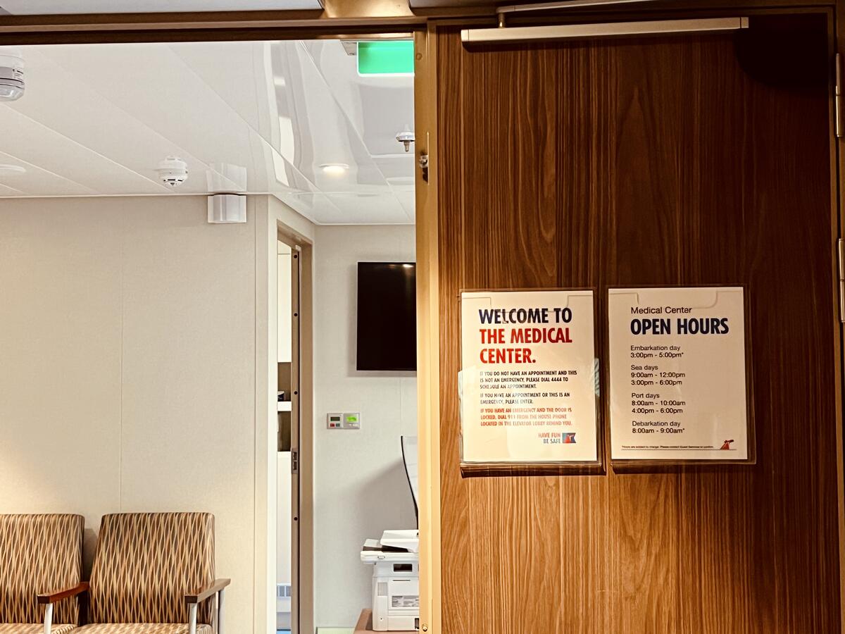 Tuve que ir a un centro médico en un crucero. Esto es lo que pasó y cómo funcionó el seguro de viaje