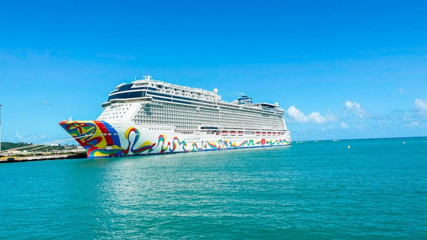 En el Norwegian Encore, una ciudad flotante