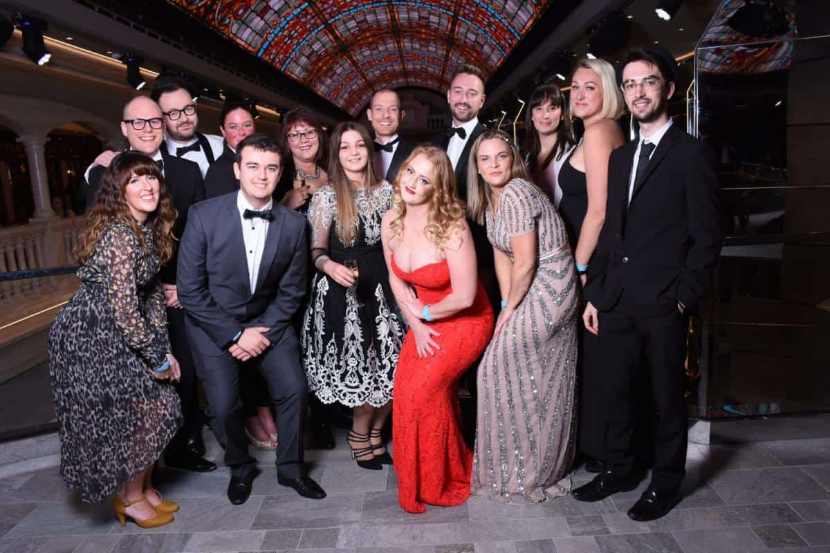 Qué ropa de crucero usar en una noche formal para familias Qué ropa de crucero usar en una noche formal para familias