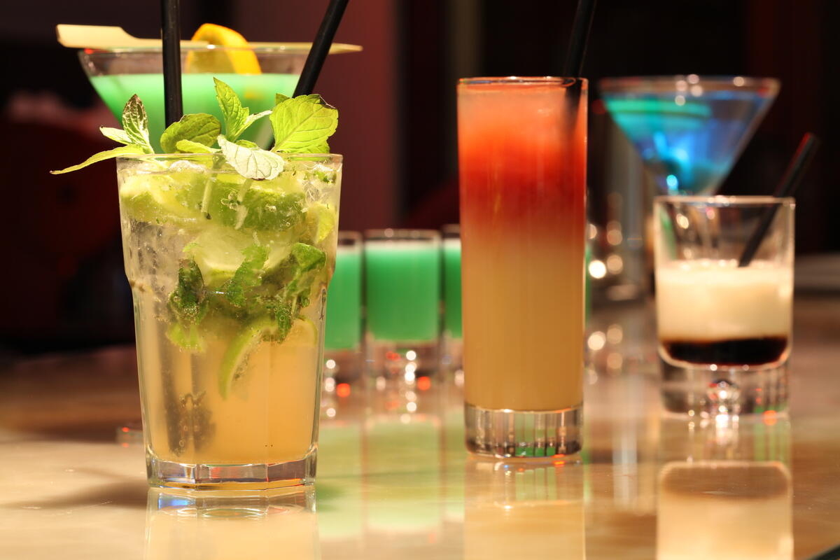Guía de paquetes de bebidas de Holland America Line