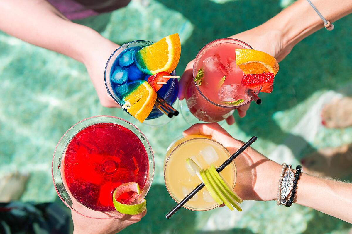 8 bebidas de crucero para probar (o preparar en casa) en tu próximo crucero