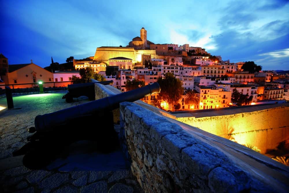 ¿Llamar a Ibiza? ¡No te desesperes! 7 viajes familiares a la isla de la fiesta